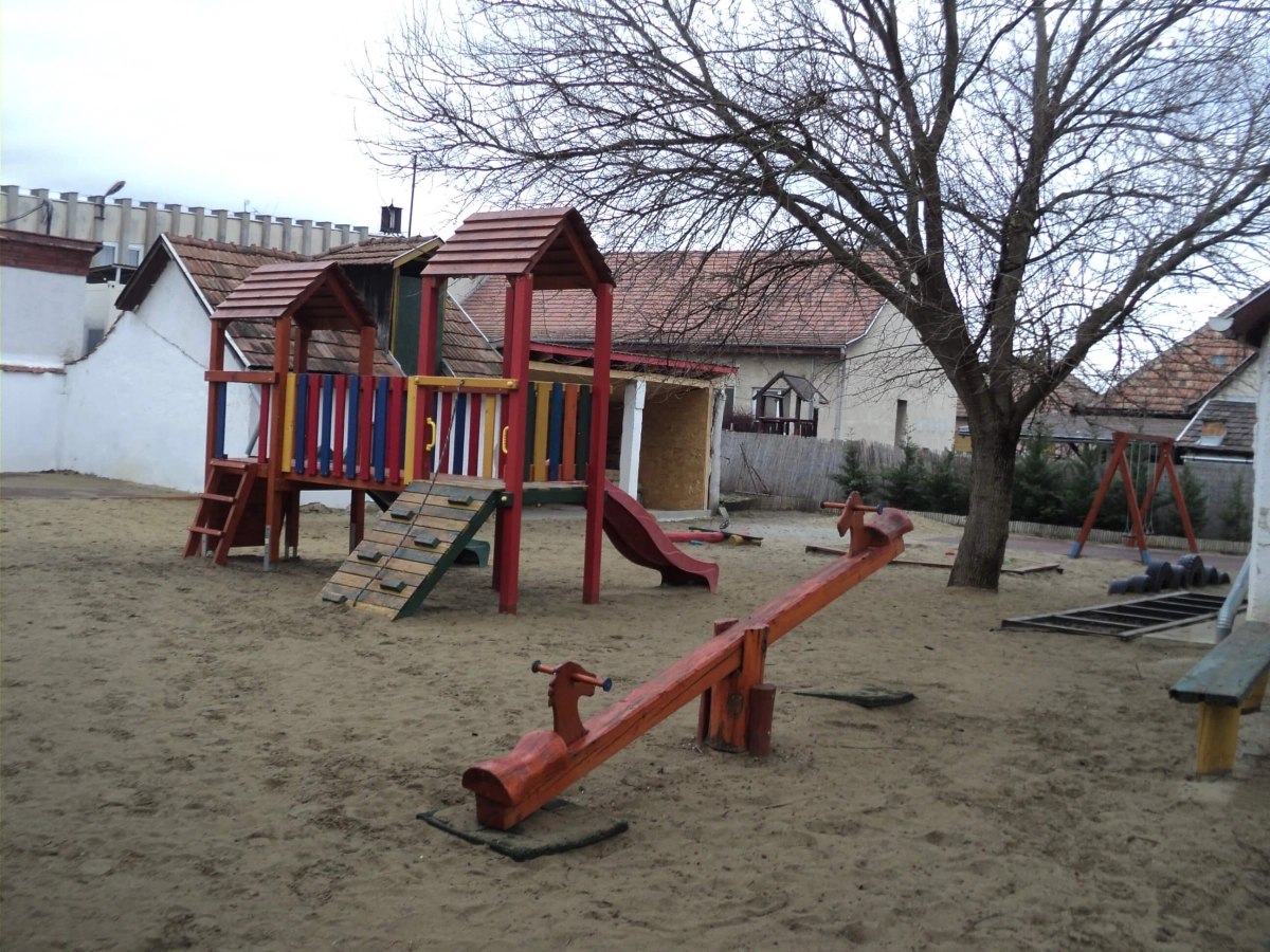 pirosovi_jatszo2