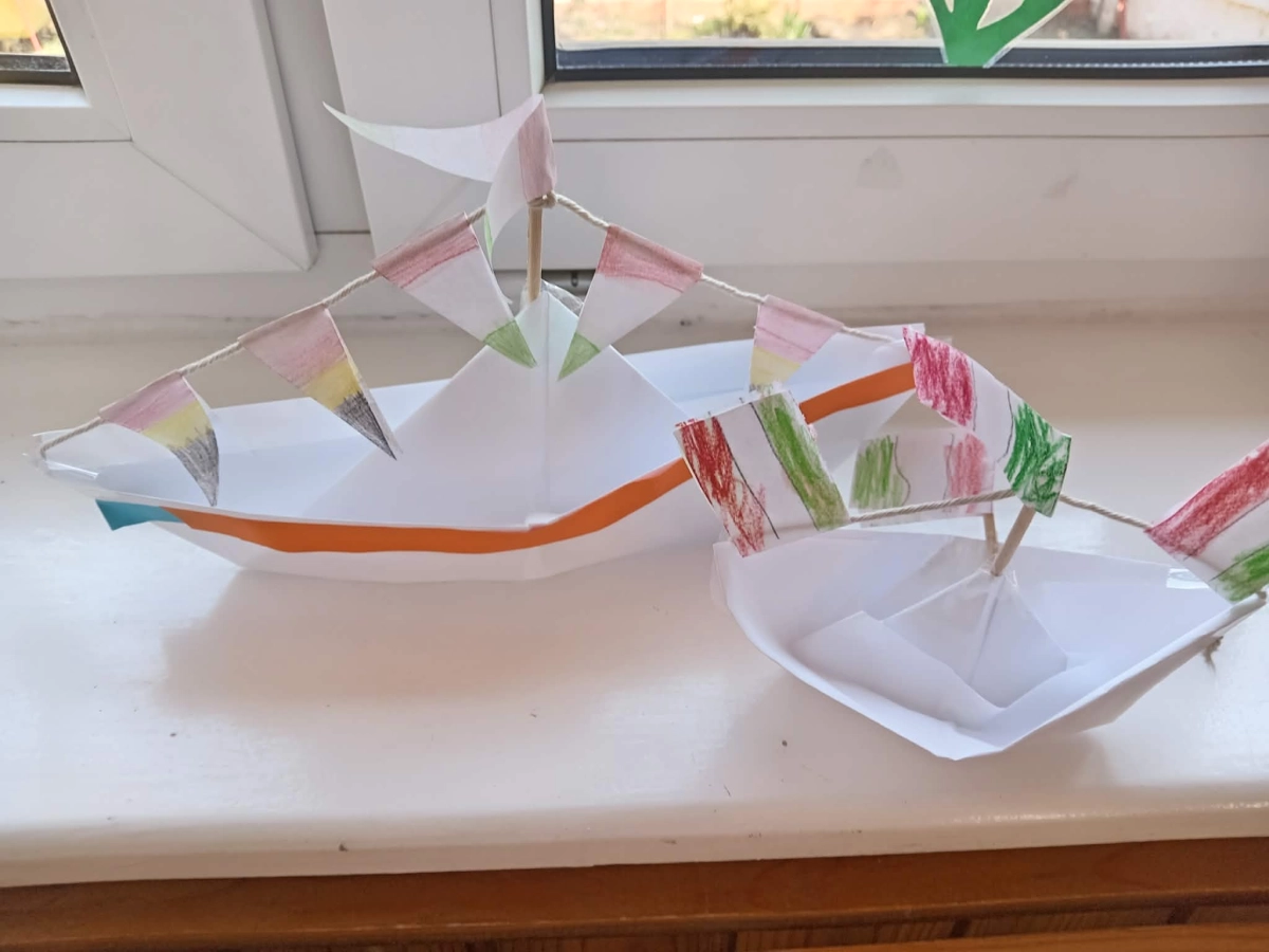 Piros óvoda Harmatcsepp csoport Papírhajó