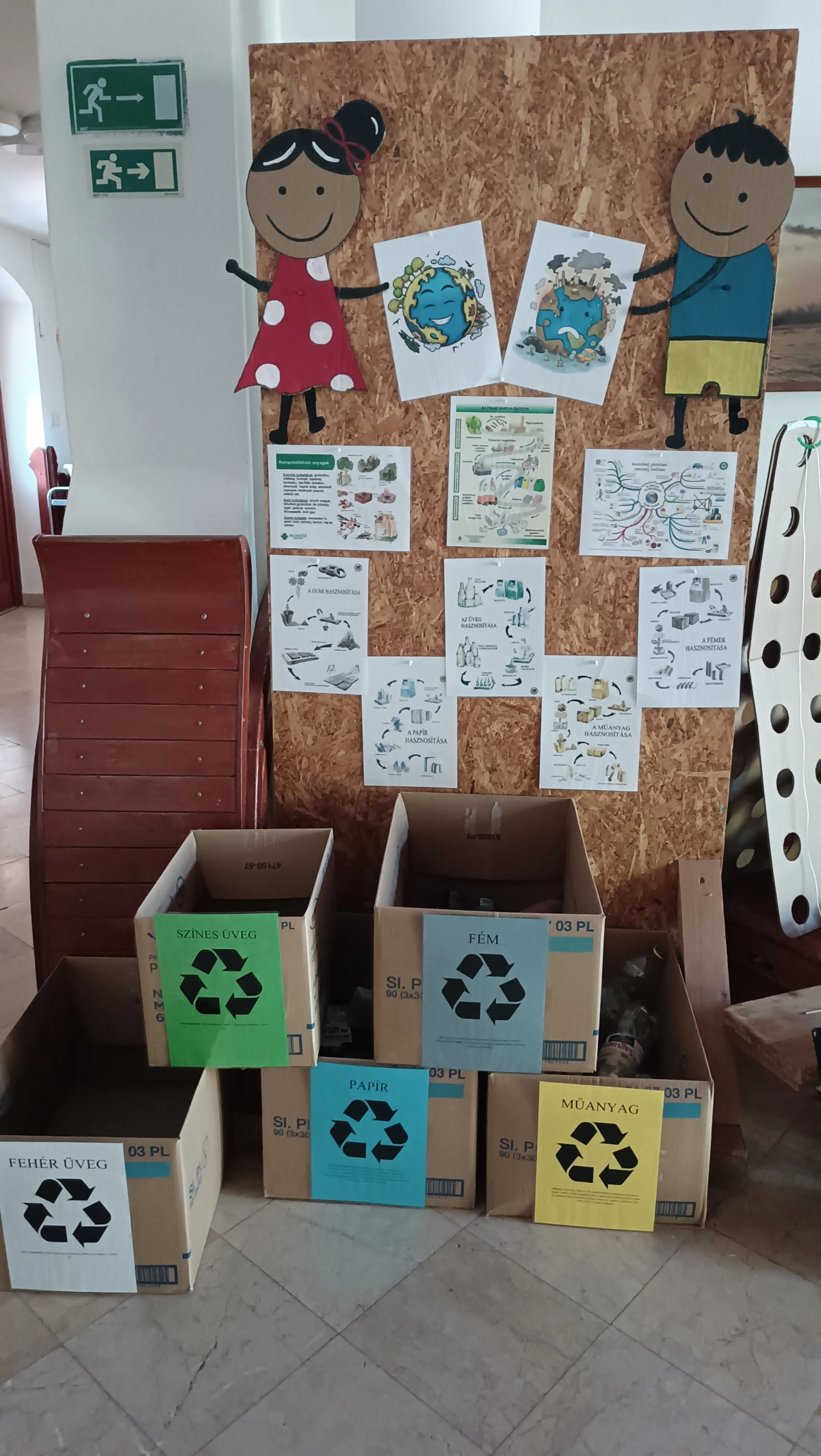 Széchenyi Óvoda Szivecske csoport Szelektív kukák karton dobozból