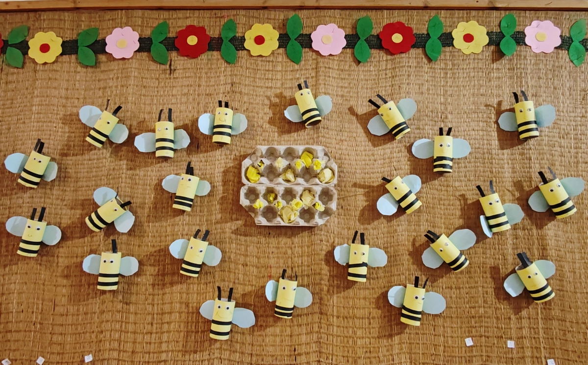 Zöld Óvoda Csipet- Csapat csoport Méhecskék Papír gurigából